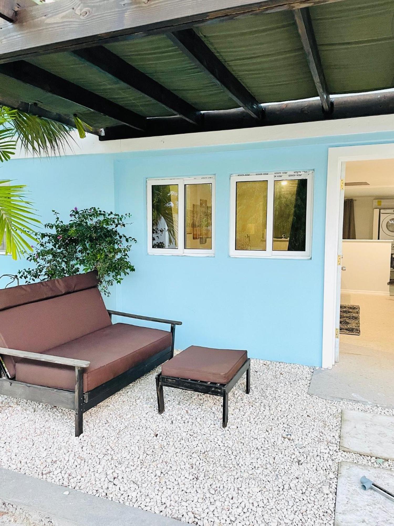 Studio, 100 Feet From The Beach Nassau Buitenkant foto