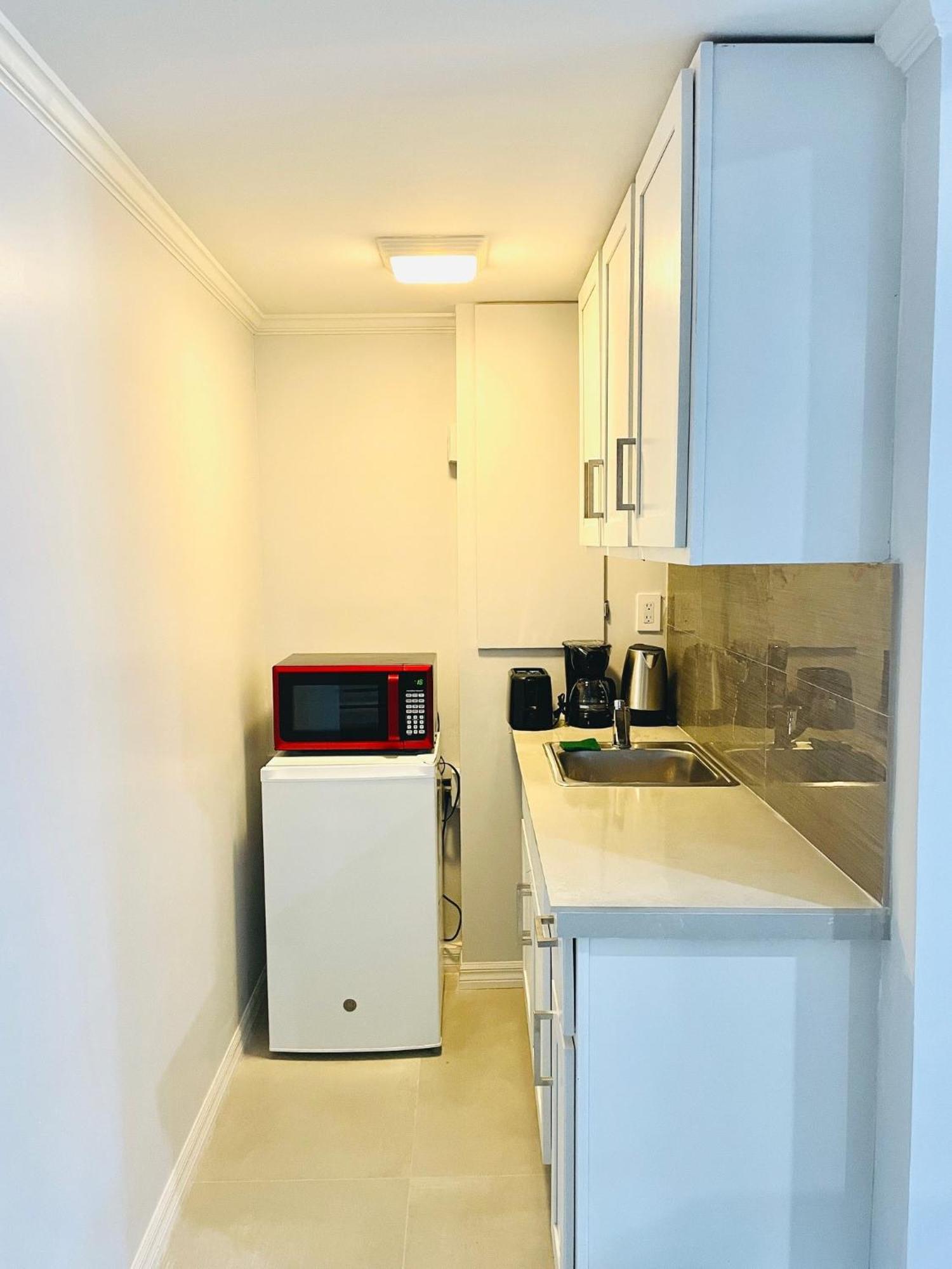 Studio, 100 Feet From The Beach Nassau Buitenkant foto