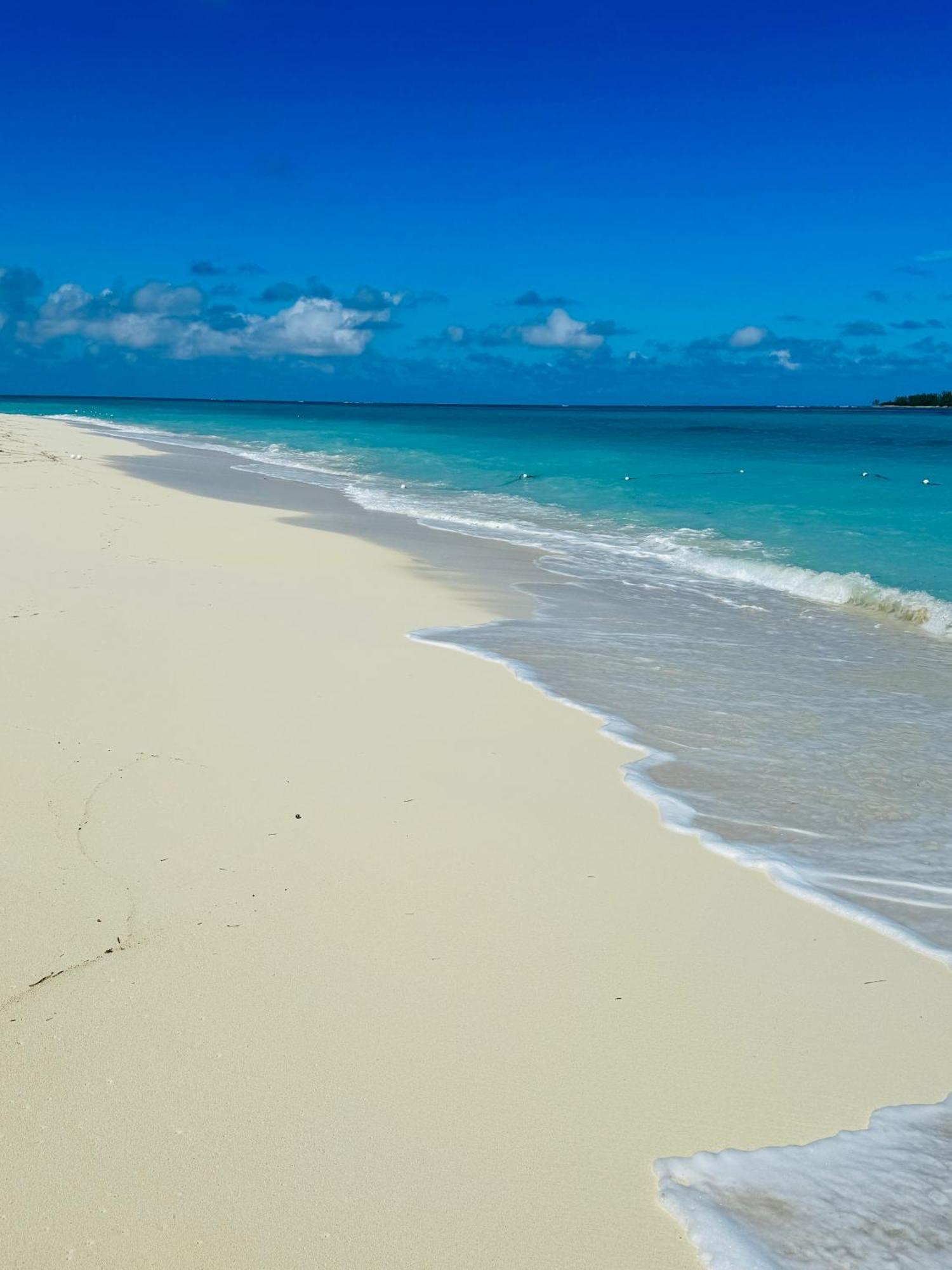 Studio, 100 Feet From The Beach Nassau Buitenkant foto